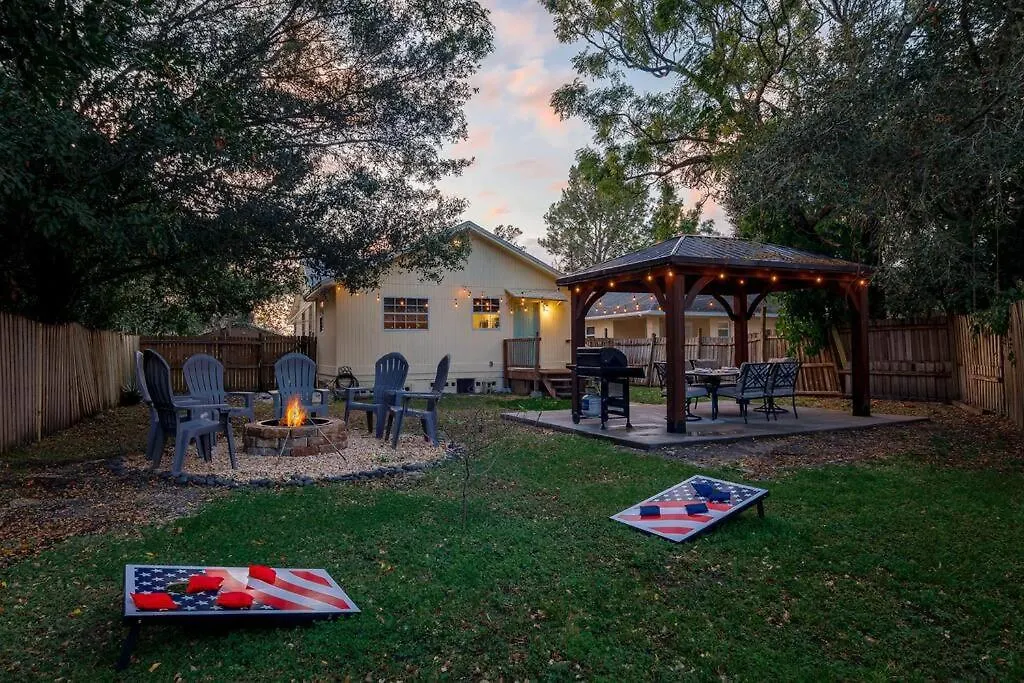 The Green Bench Cottage - Pet Friendly Sankt Petersburg 0*,  USA