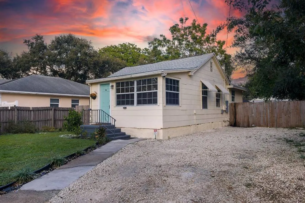 Ferienhaus The Green Bench Cottage - Pet Friendly Sankt Petersburg USA